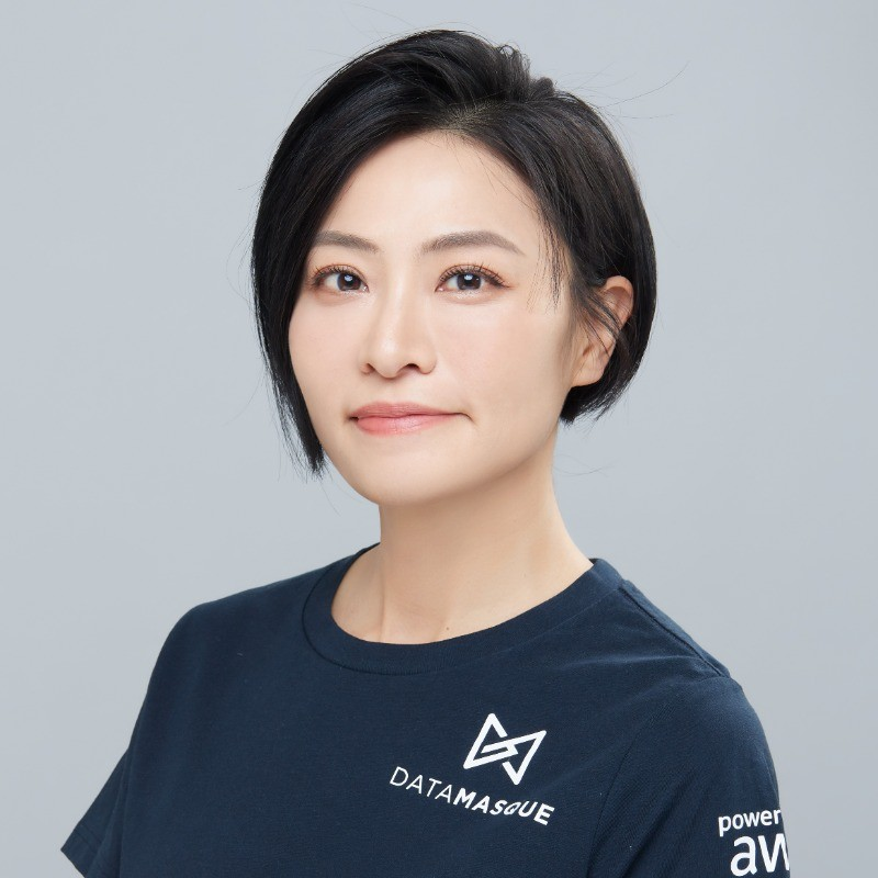 Aimee Headshot